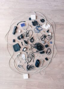 Cómo organizar cables y cargadores de forma prolija